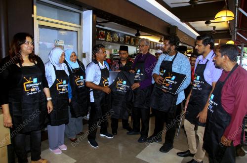 SERAHAN APRON TAJAAN BERNAMA KEPADA PRESMA