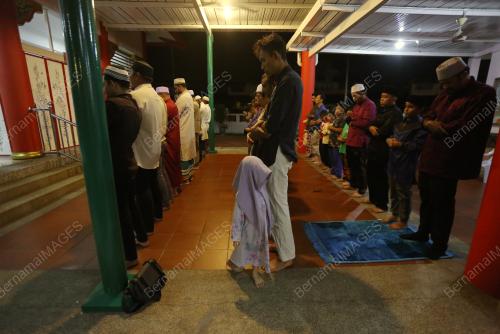 SOLAT SUNAT TARAWIH DI MASJID MUHAMMADIAH