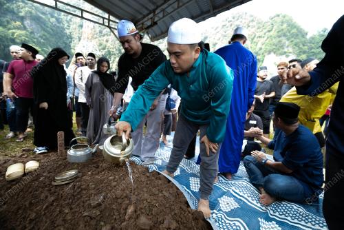 ADUN AYER KUNING MENINGGAL