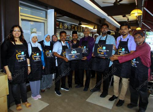 SERAHAN APRON TAJAAN BERNAMA KEPADA PRESMA