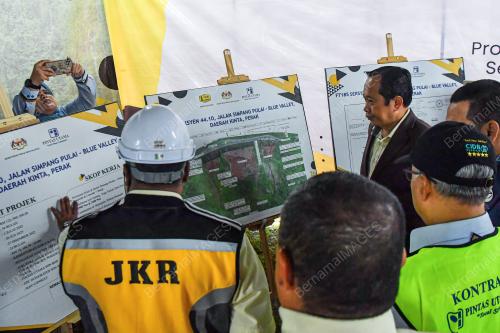 DATUK SERI AHMAD MASLAN