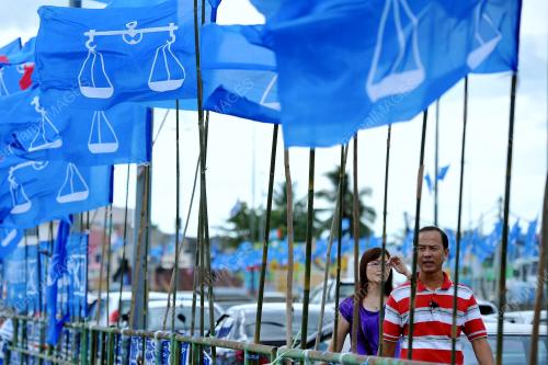 PK28_19042013_BENDERA