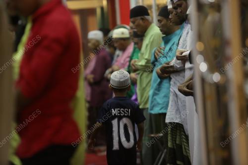 SOLAT SUNAT TARAWIH DI MASJID MUHAMMADIAH