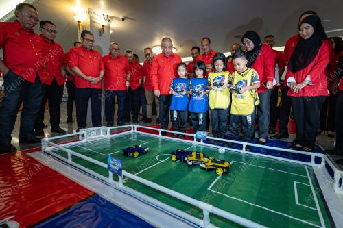 DATUK SERI SAARANI MOHAMAD