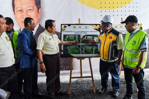 DATUK SERI AHMAD MASLAN