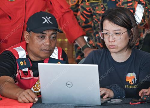 MENCARI DAN MENYELAMAT JASLINDA