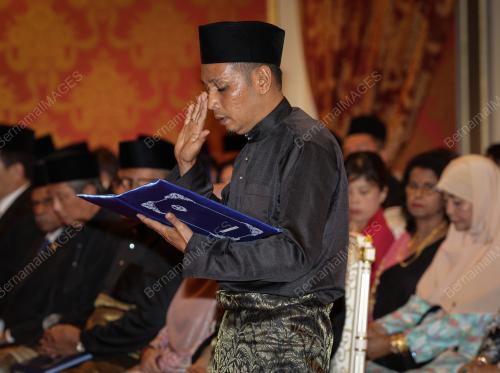 MOHD AZLAN HELMI