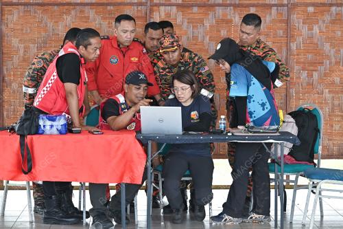 MENCARI DAN MENYELAMAT JASLINDA