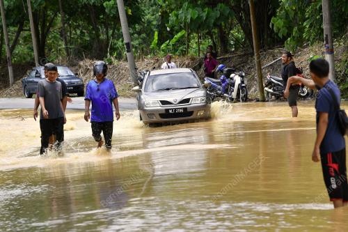 BANJIR SLIM RIVER