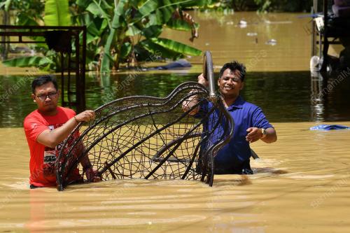 BANJIR SLIM RIVER