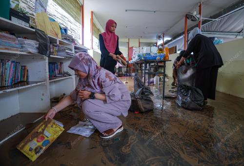 TINJAUAN KEJADIAN BANJIR KILAT