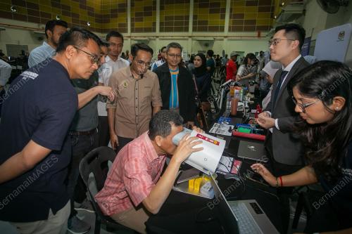 AZLAN HELMI