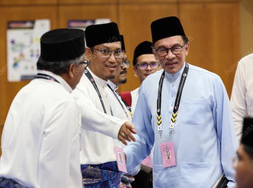 DATUK SERI AHMAD FAIZAL AZUMU