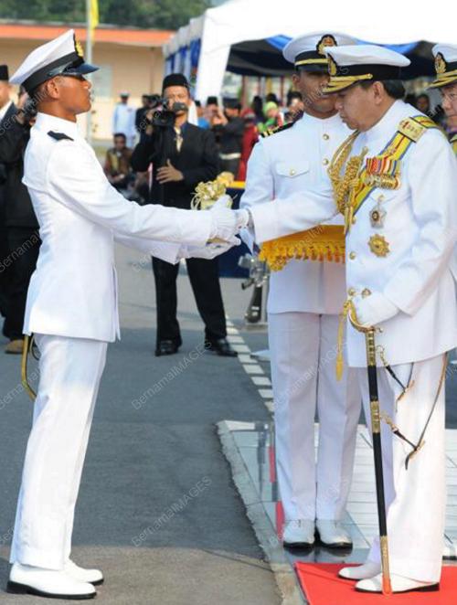 SULTAN SHARAFUDDIN IDRIS SHAH