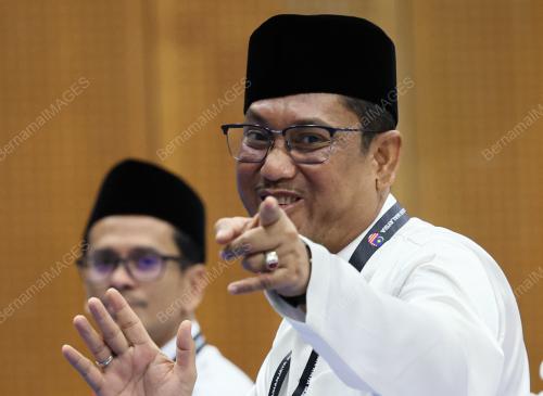 DATUK SERI AHMAD FAIZAL AZUMU