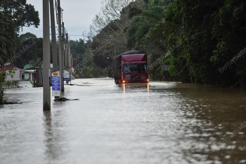 BANJIR SLIM RIVER