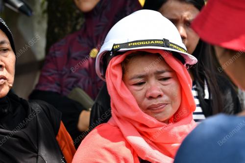 PK42_21102017_TANAH_RUNTUH-ISTERI