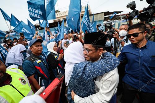 DATUK SERI AHMAD FAIZAL AZUMU