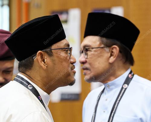 DATUK SERI AHMAD FAIZAL AZUMU