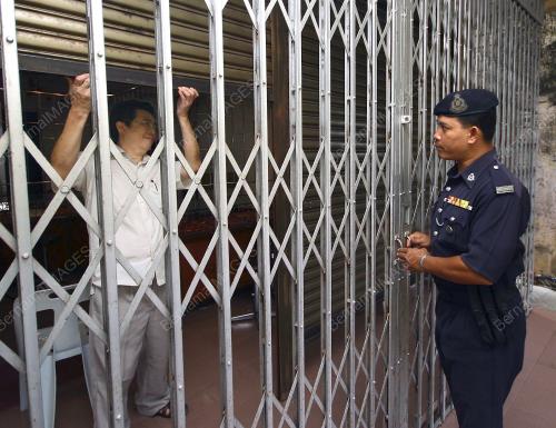 ROMPAKAN KEDAI EMAS