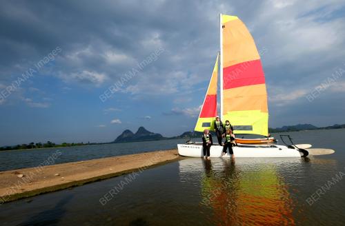 PERAHU LAYAR DI TASIK TIMAH TASOH