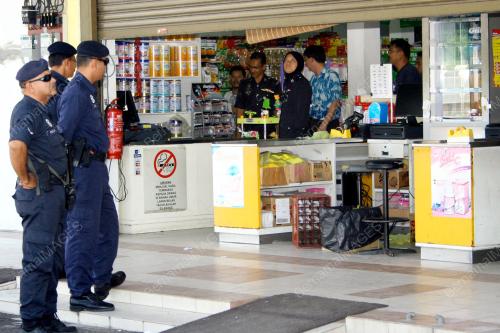 PASARAYA DIPECAH MASUK