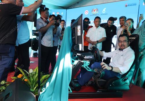 DATUK DR ASYRAF WAJDI DUSUKI