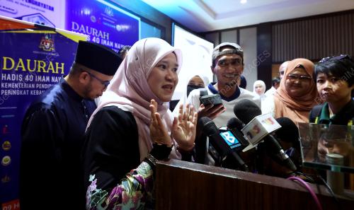 FADHLINA SIDEK