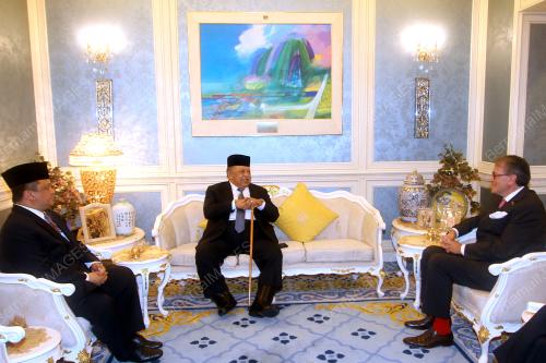 TUANKU SYED SIRAJUDDIN PUTRA JAMALULLAIL