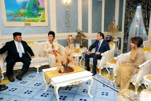 PR01_13112015_QATAR_LAWATAN