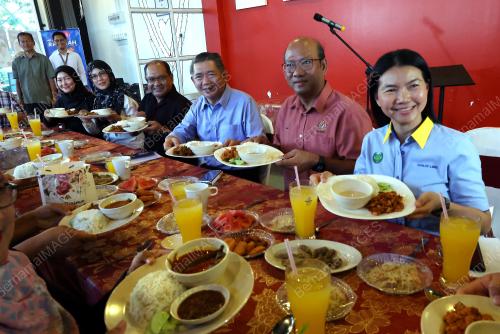 DATUK SERI SALAHUDDIN AYUB
