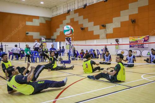 BOLA TAMPAR DUDUK