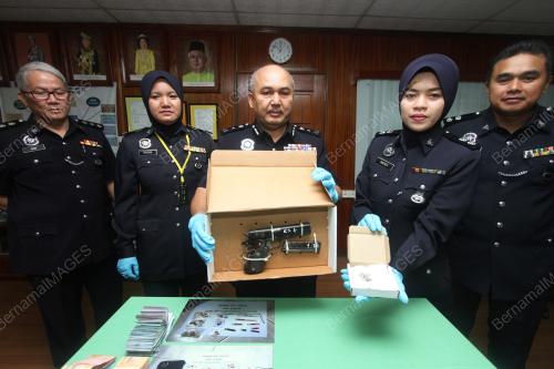 PR01_16102006_POLIS_PISTOL