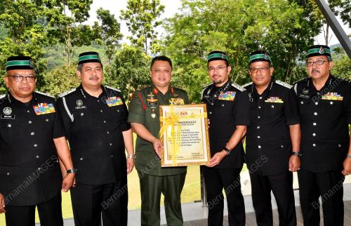 PR01_17022002_IMIGRESEN_WATIKAH