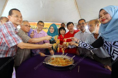 PR01_17022004_AZLAN_MAN