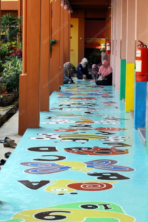 LUKISAN MURAL LANTAI