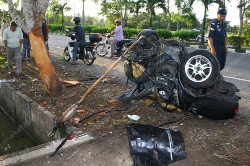 KERETA TERPUTUS DUA