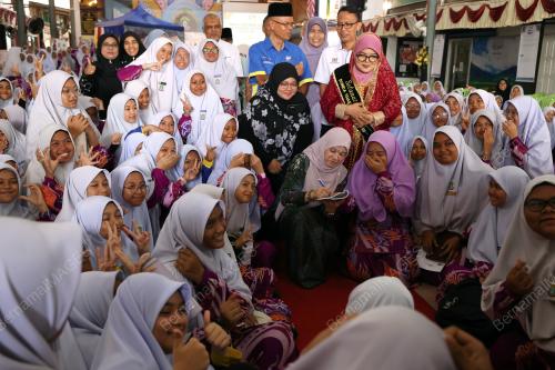 FADHLINA SIDEK