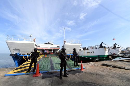 KENDERAAN VAKSIN COVID 19 KE LANGKAWI
