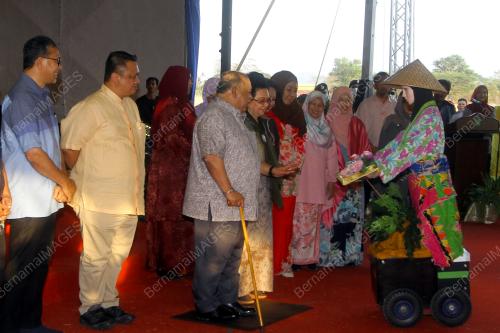 TUANKU SYED SIRAJUDDIN PUTRA JAMALULLAIL