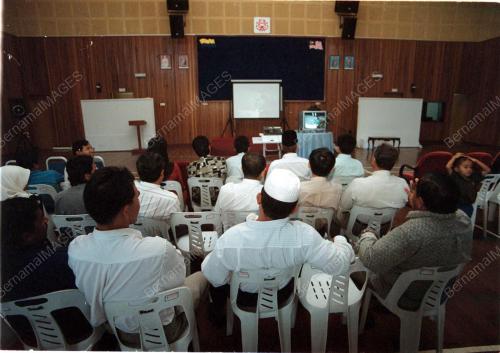 PR02-10_05_2000_ORANG_RAMAI_07012016