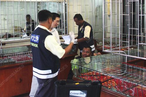 ROMPAKAN KEDAI EMAS