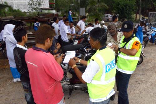 OPERASI POLIS TRAFIK DI SEKOLAH