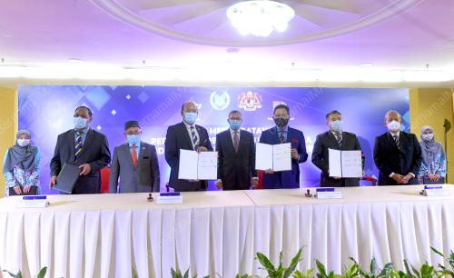 DATUK SERI TUAN IBRAHIM TUAN MAN