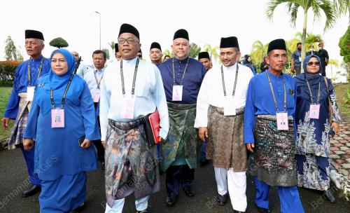 PENAMAAN CALON