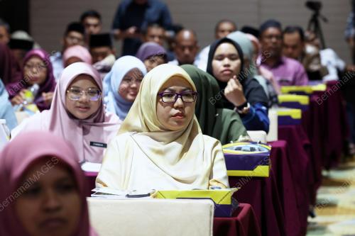 FADHLINA SIDEK