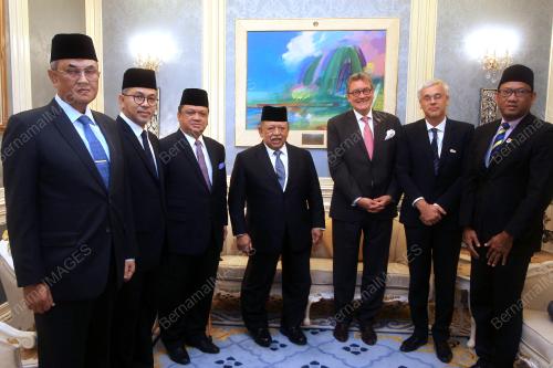 TUANKU SYED SIRAJUDDIN PUTRA JAMALULLAIL