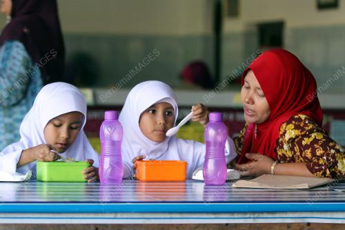 PR02_12012015_MURID_SEKOLAH