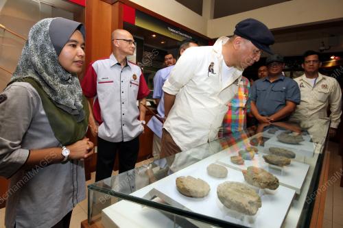 PR02_14012014_NAZRI_AZIZ