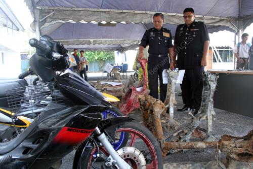 PR02_14102014_CURI_MOTORSIKAL